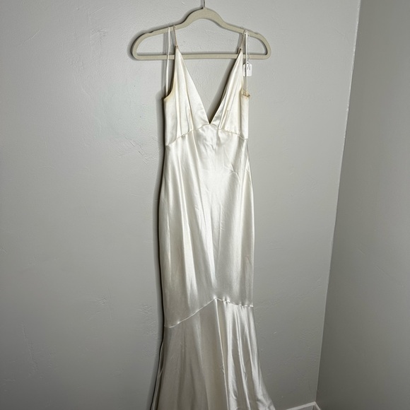 Theia Couture Jean Ivory Satin Wedding Gown - Picture 4 of 16